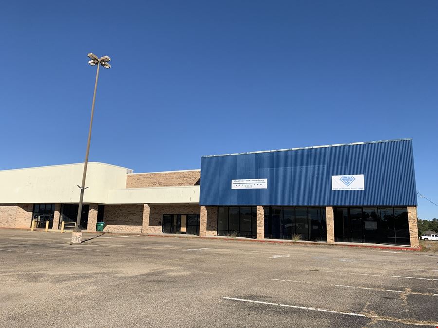 Airport Plaza Gulfport Mississippi - Retail / Flex Warehouse