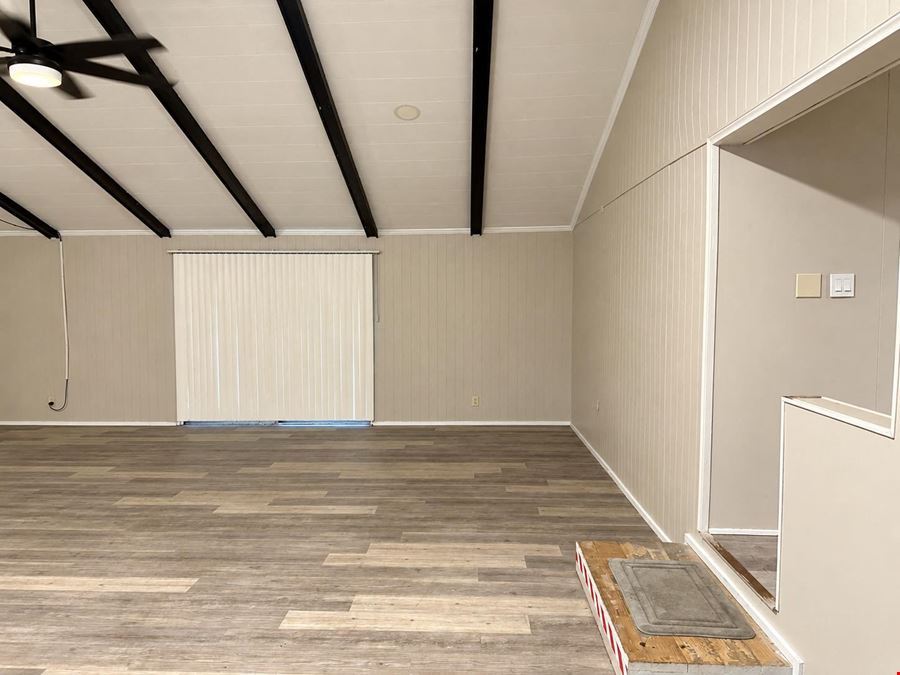±6,500 SF Flex Office/Warehouse + ±3.25 Acres | Brookshire Industrial Corridor