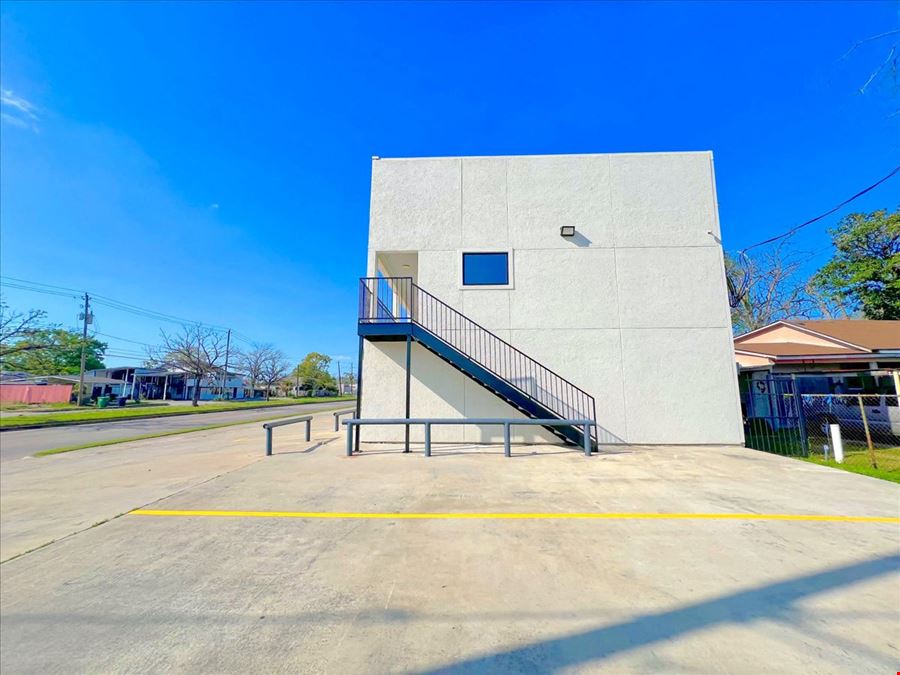 7704 Irvington
