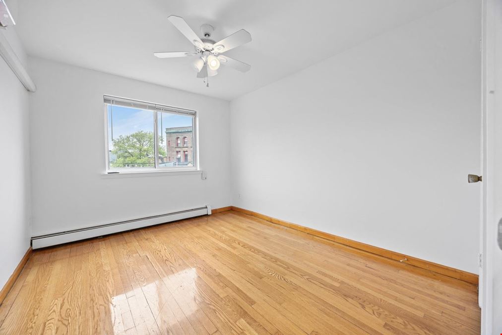 22-47 Harman St