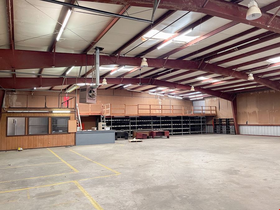 ±9,250 SF Office Warehouse with Dock off of S Choctaw Dr