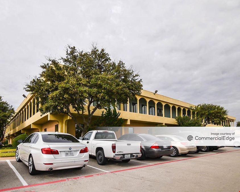 Lamar East Atriums