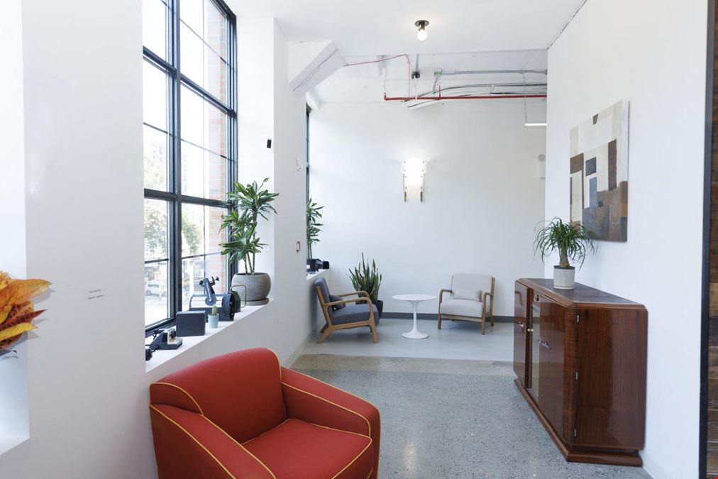 Urban Yard + Footbridge + Queensbridge Studios in Prime Location LIC, Queens
