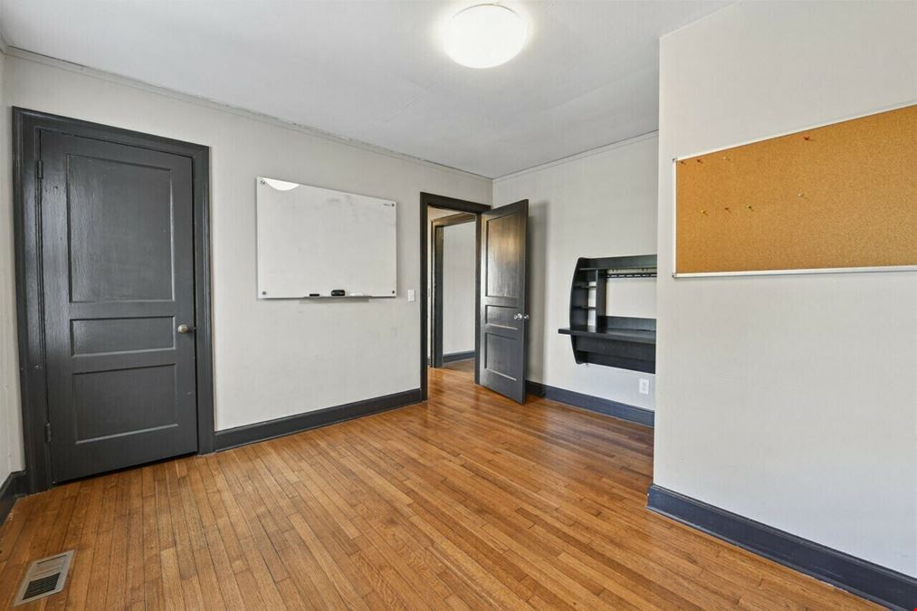 2807 Foster Ave