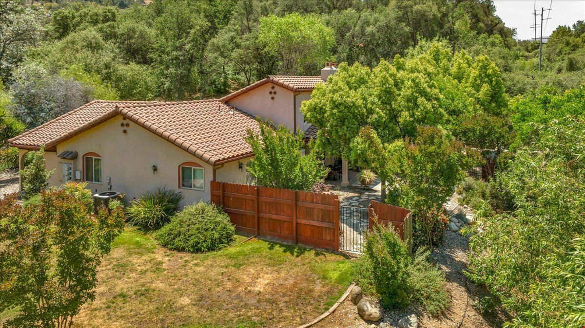 (7) Fully-Operational Airbnb Units in Scenic Three Rivers