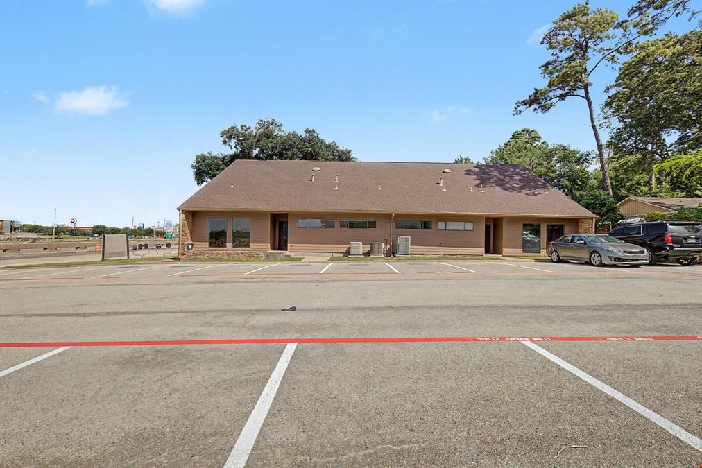 Move-In Ready Office Suite | Interstate 45 Frontage