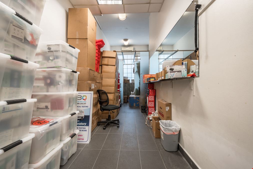 1,400 SF | 143 W 72nd Street | Upper West Side 3rd Floor Retail/Office Space for Lease
