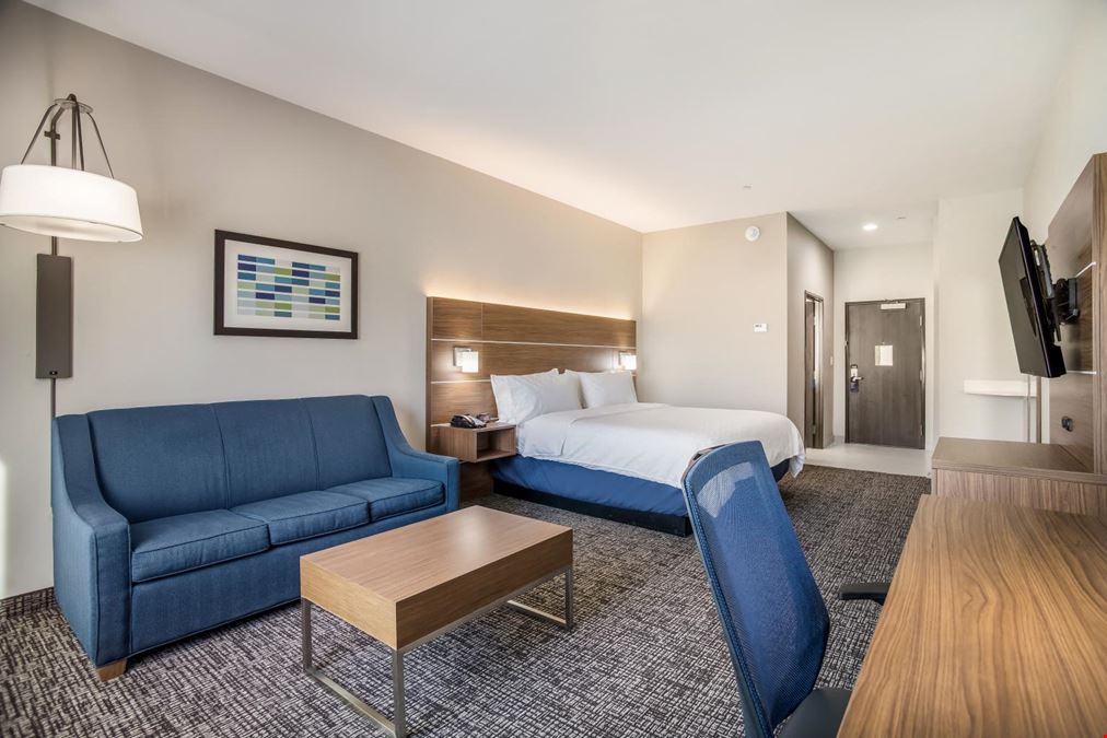 Holiday Inn Express & Suites Tulsa East-Catoosa