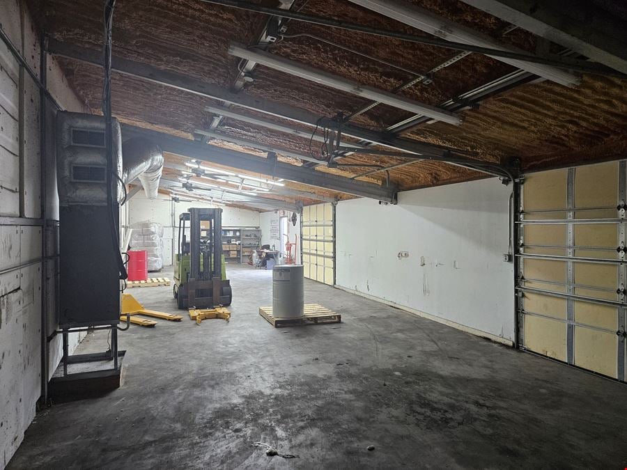 Warehouse/Flex Space For Lease