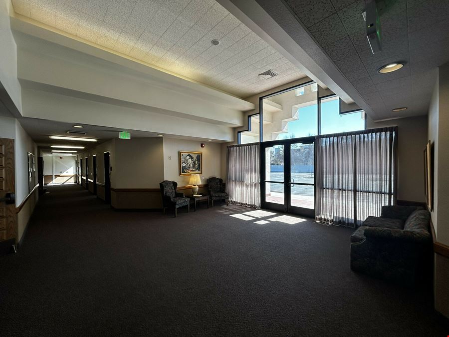 11022 W. Riverside Drive
