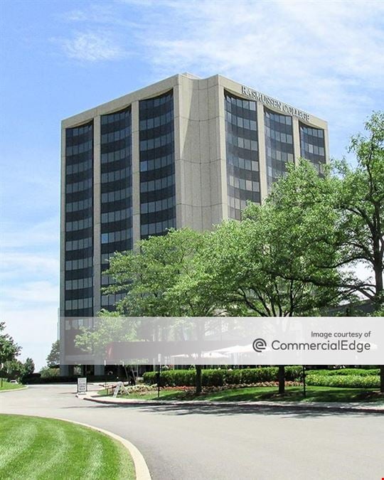 Oak Brook Regency Towers - East