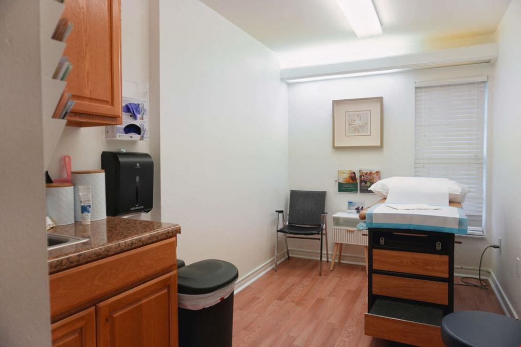 1617 S Tuttle Ave - Medical Office