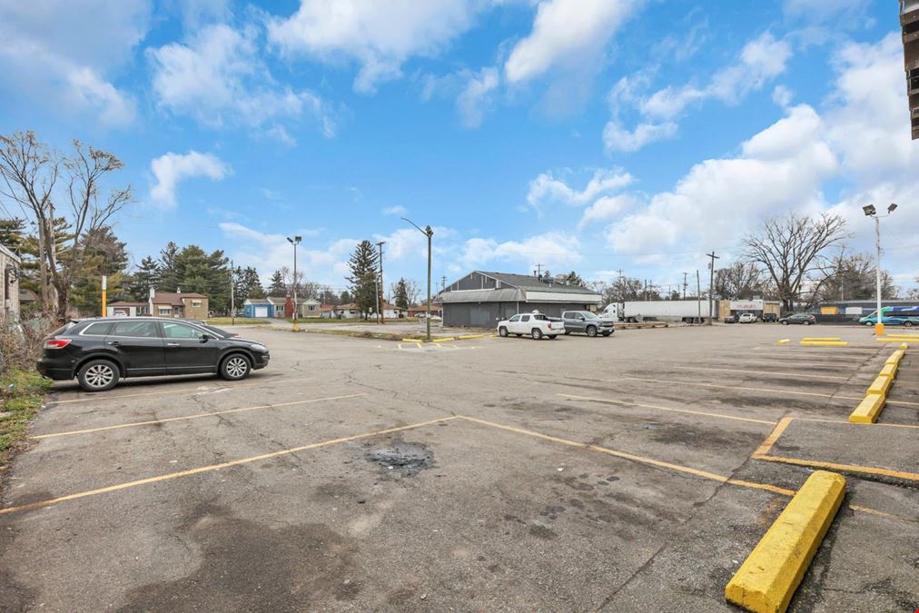 Southside Columbus laundromat, retail space, and drive-thru 1501-1511 Frebis Avenue