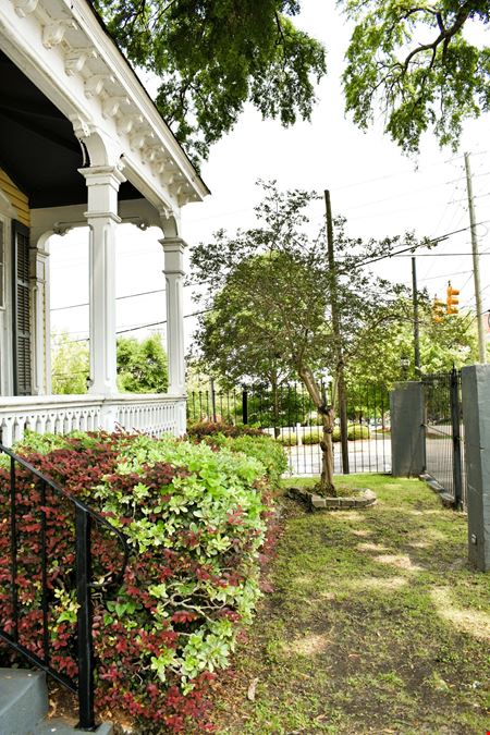 Historic James Hale House: 400 S. Perry St,