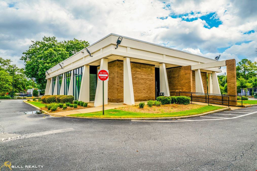 ±3,900 SF Freestanding Building with Drive-Thru