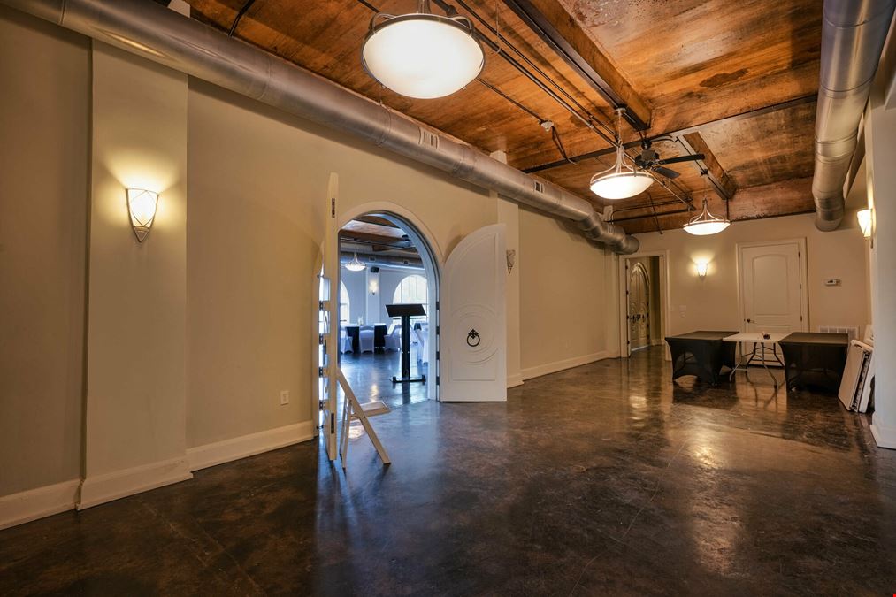 Urban Lofts, Boutique Hotel & Signature Rooftop Bar with Elevator
