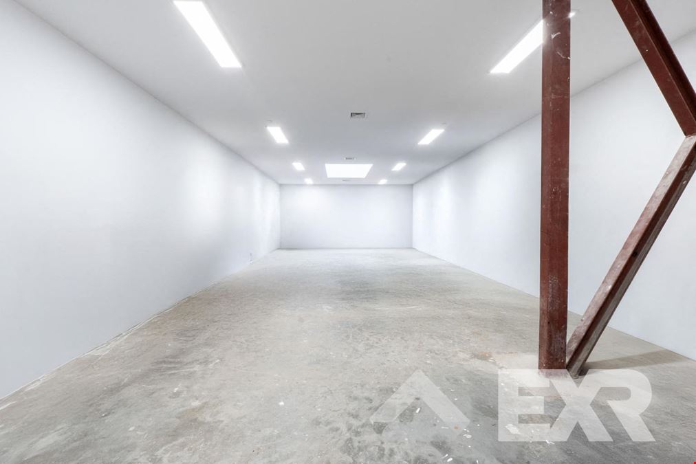 27-10 37th Ave