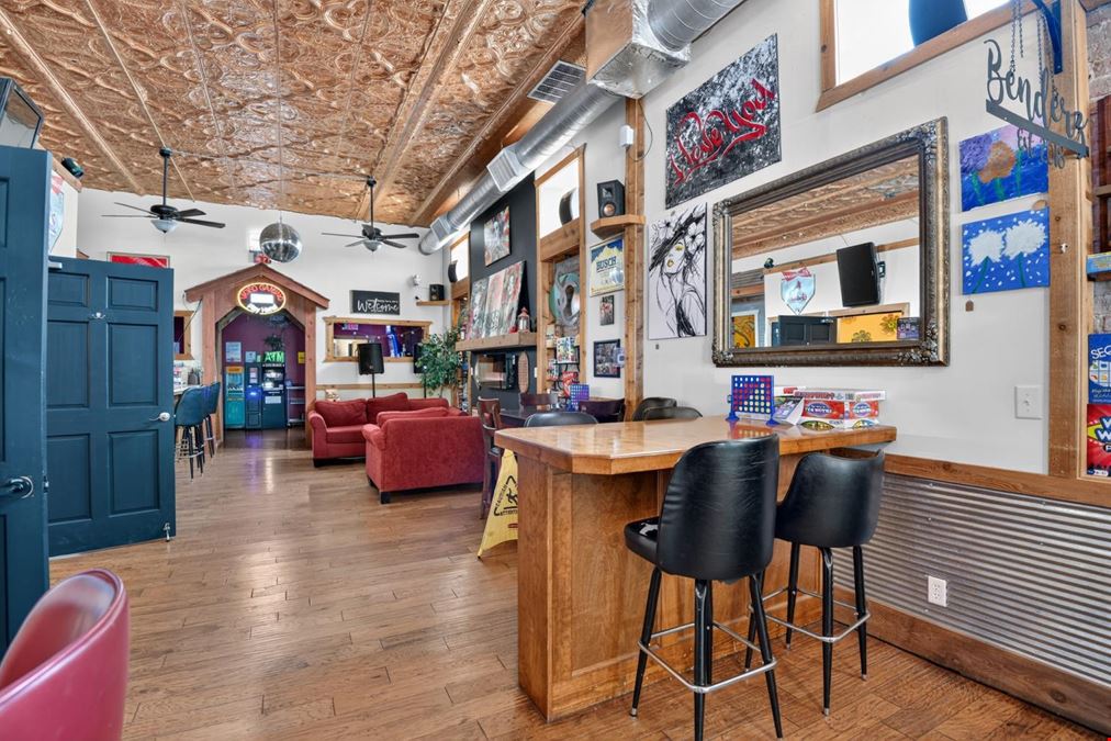 Benderz - 400 Washington St, Auburn IL  62615