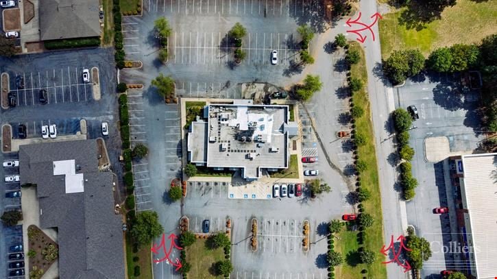 ±8,442-SF Restaurant Building Located on ±4.42 Acres