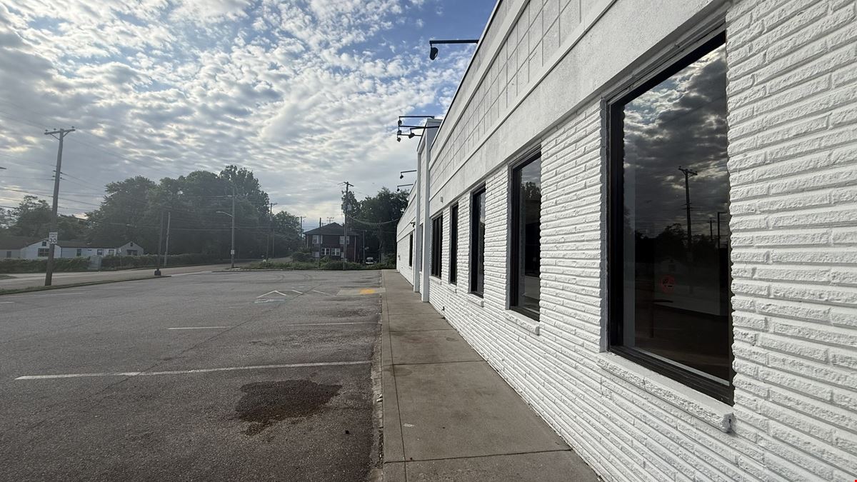 2456 E Magnolia