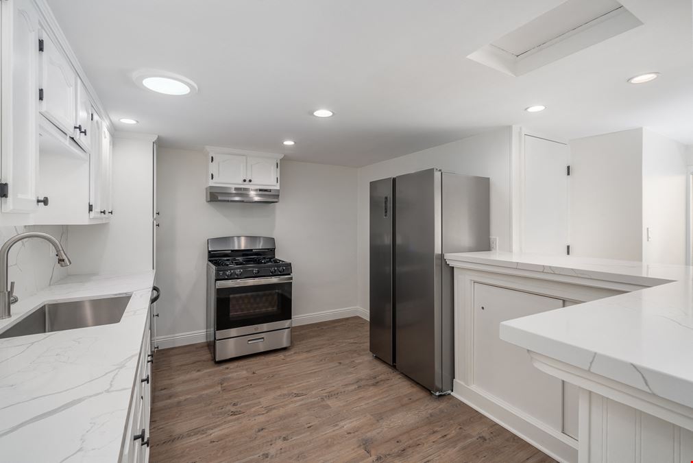 1228 S Dunsmuir Ave