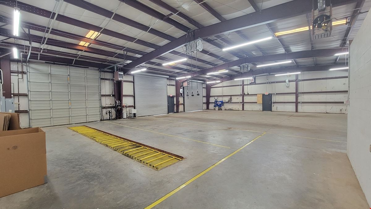 6694 Oak Ridge Commerce Way