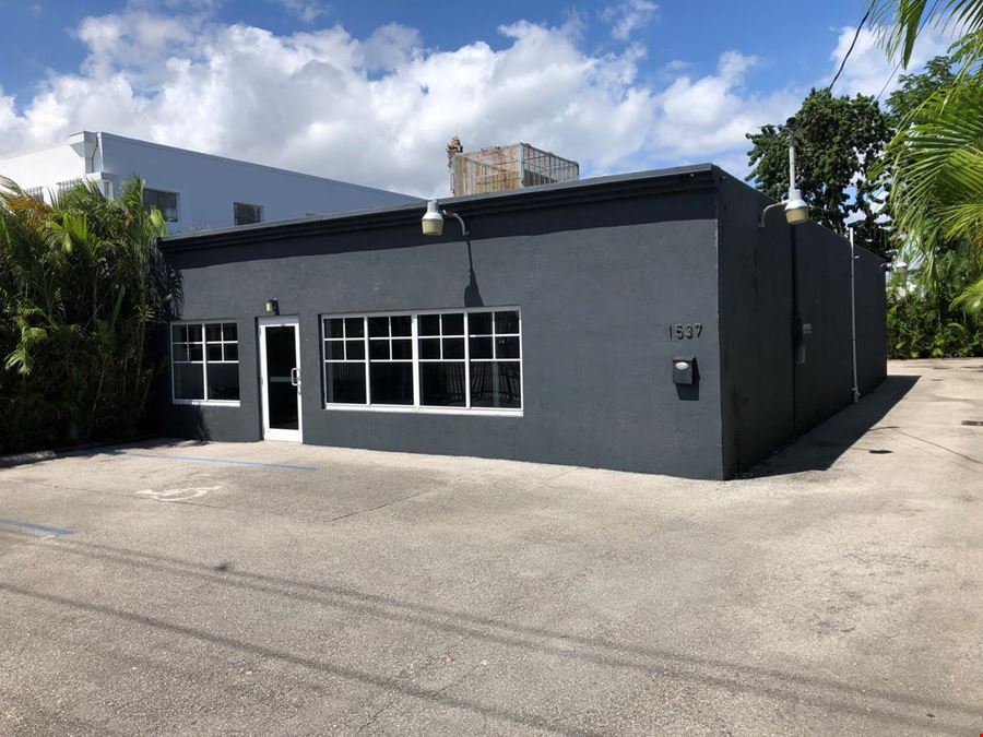 1537 NW 23 ST