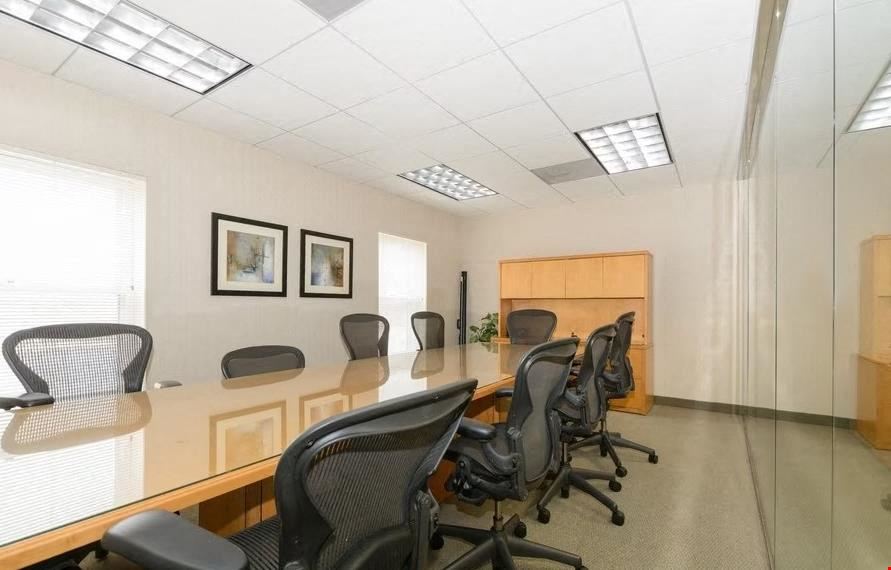 275 S Roselle Rd