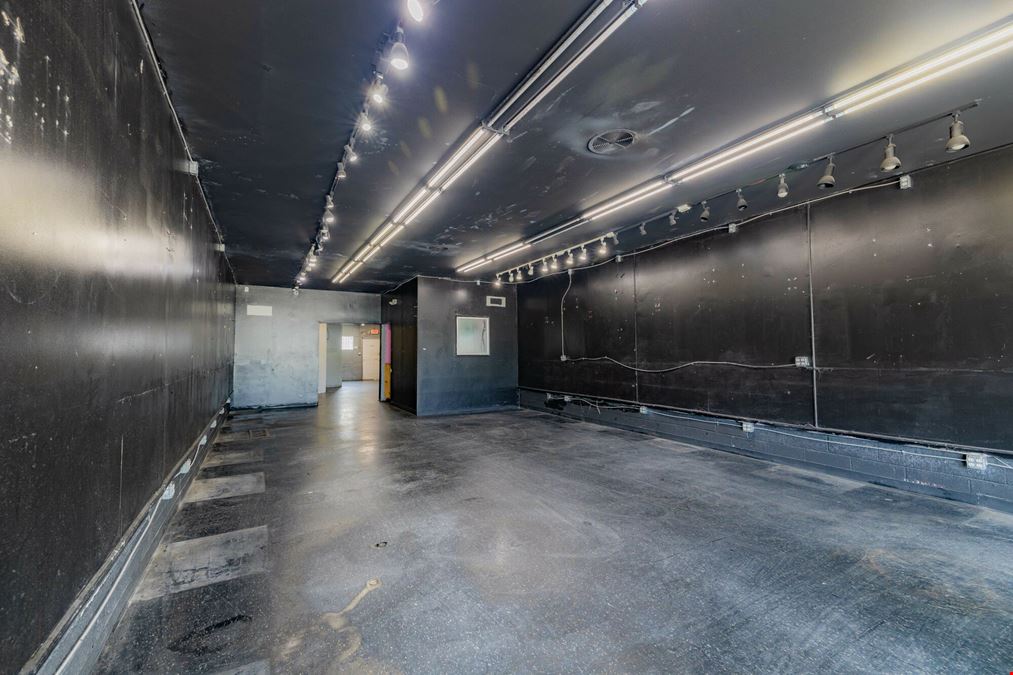 22220–22228 Gratiot Avenue (Units: 22220, 22224, 22228)