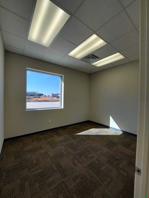 Exceptional Office/Warehouse Investment Opportunity | Prime Conroe Location off Hwy 75/N. Frazier