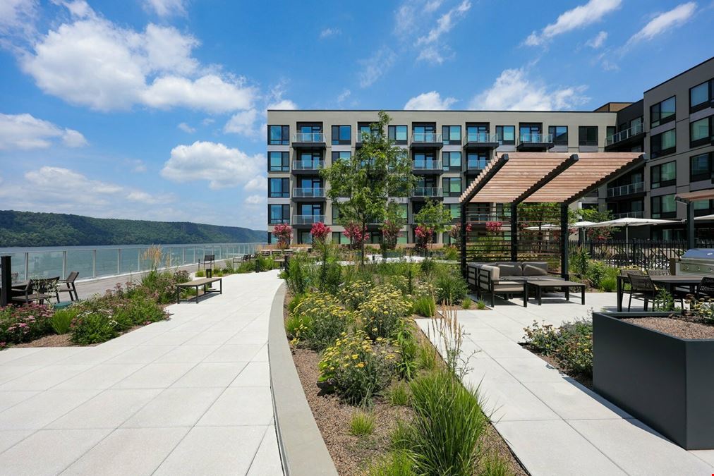 Hudson Piers