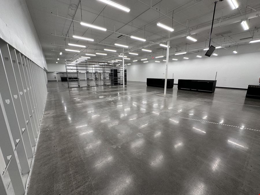 Prime 8,200 SF Retail Haven: High-Visibility Turn-Key Space on NE Highway 99