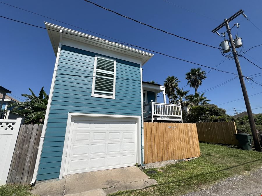 1623 Avenue N 1/2, Galveston 4-Plex Income Property Blocks from the Beach