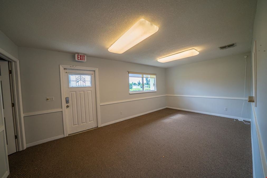 795 CRESTVIEW CIR NW