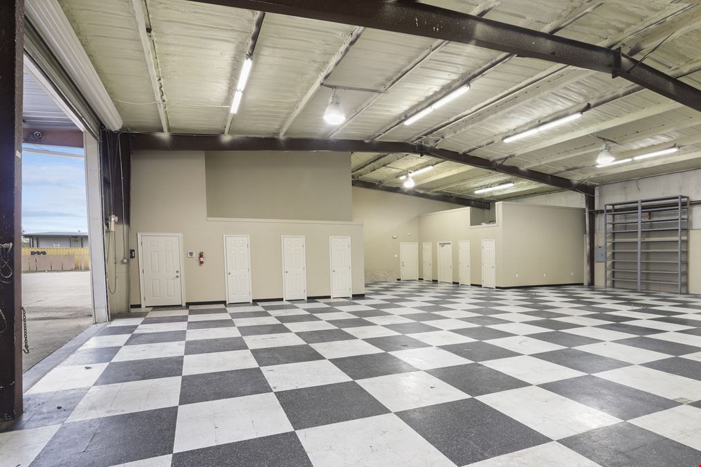 High Quality Office Warehouse w/ Parking and Laydown