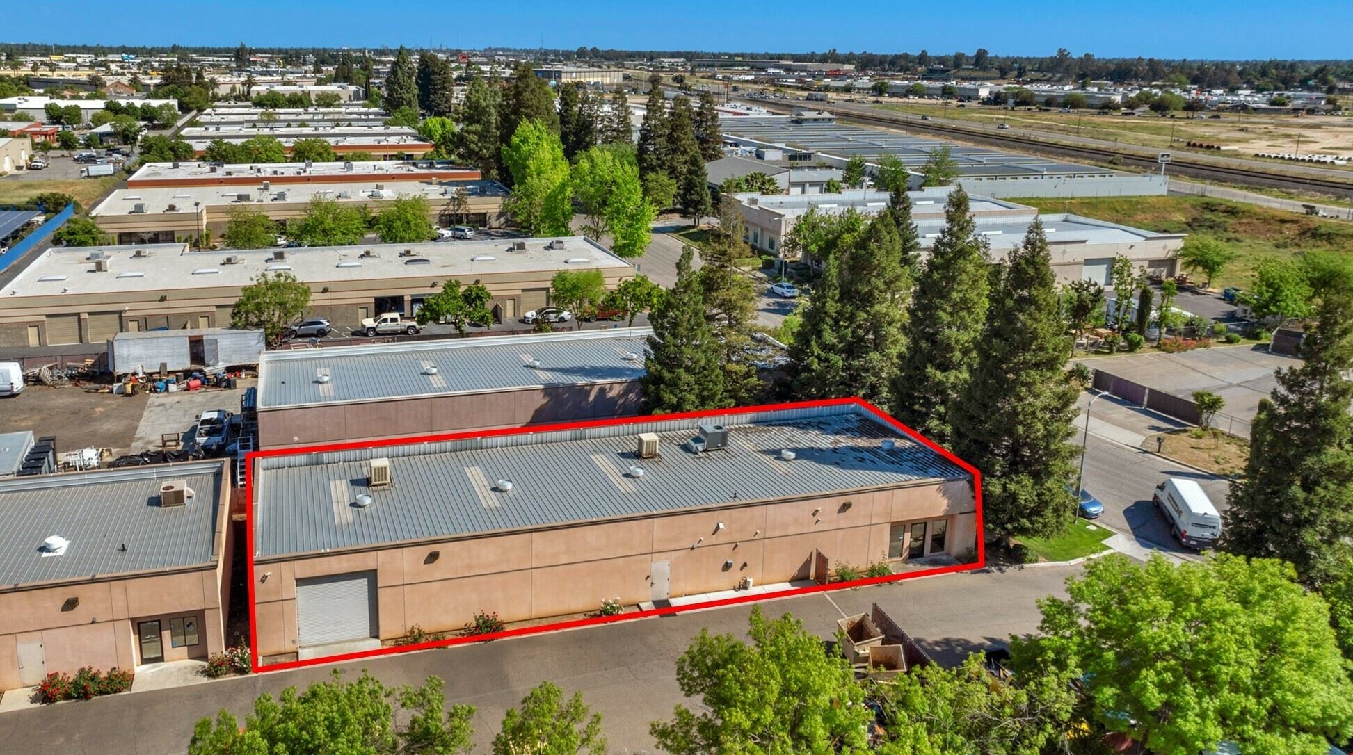 ±5,000 SF Turn Key Office/Warehouse Building - NW Fresno