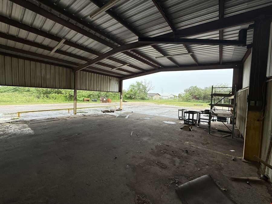 5,475 SF Office/Shop on 1.75 Acres
