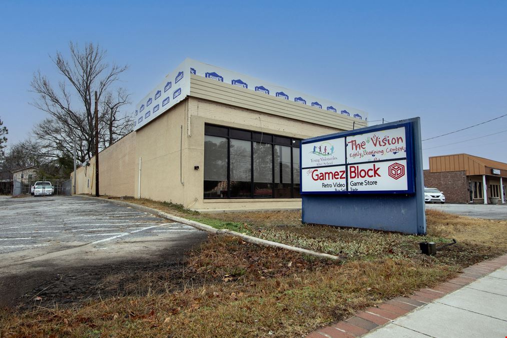 900, 910, 986 Knox Abbott Dr.