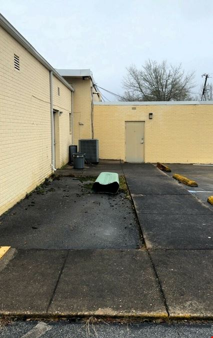505 Forest Ave. - 3,034 SF on 1 acre corner lot, Zoned B-2