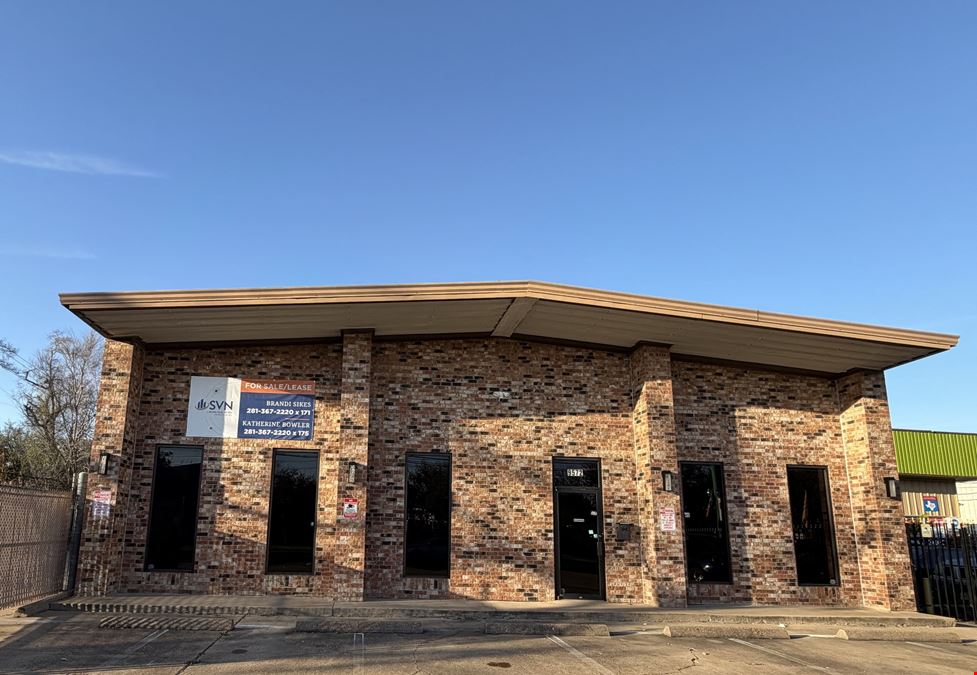 Spring Branch Office Warehouse for Sale/Lease