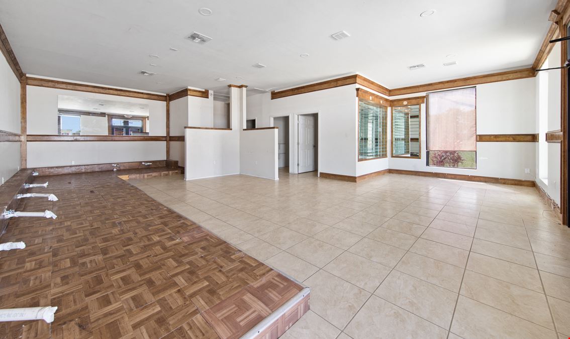 2489 W Business 77