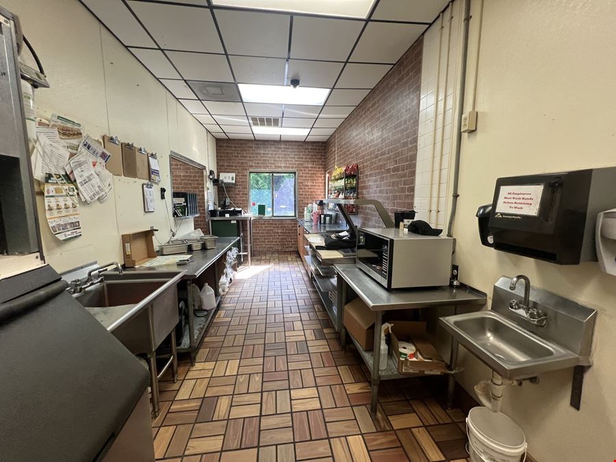 Freestanding QSR with Drive-Thru