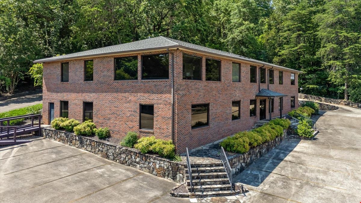 2 Executive Suites 