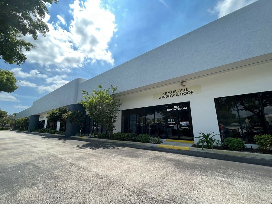 Polo Commerce Center