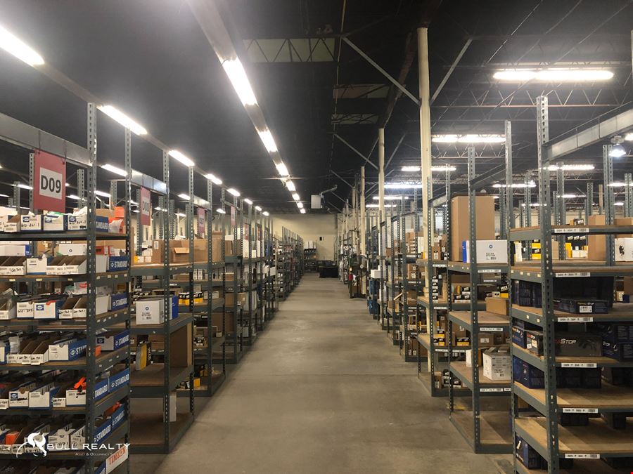 ±51,738 SF Industrial Office/Warehouse in Stone Mountain, GA