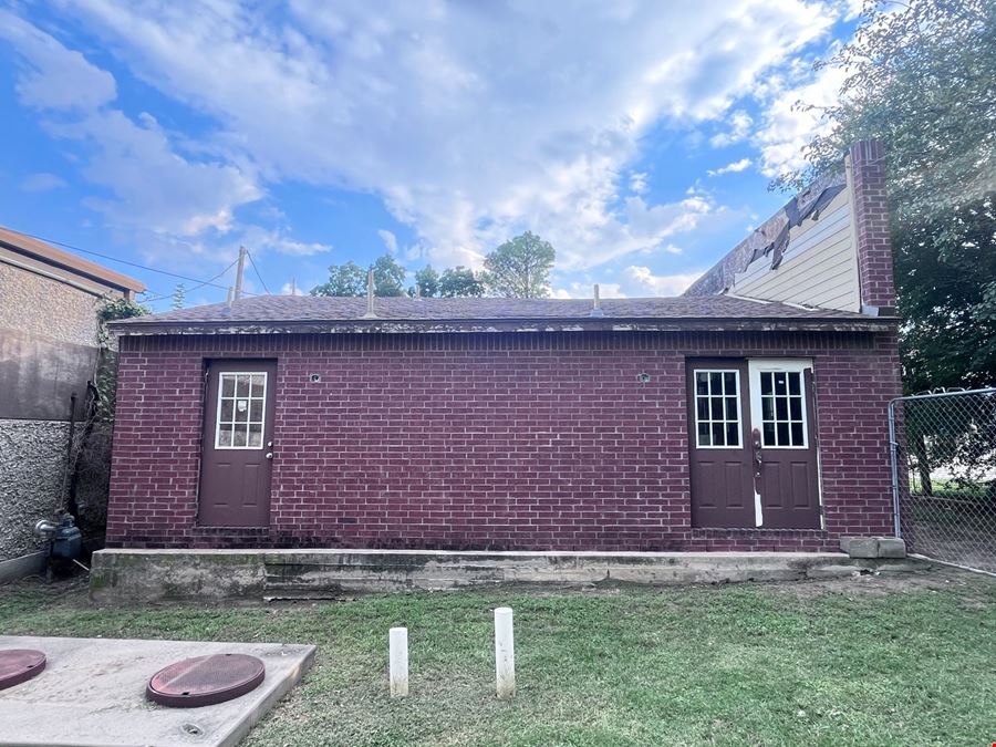 527 E Main St