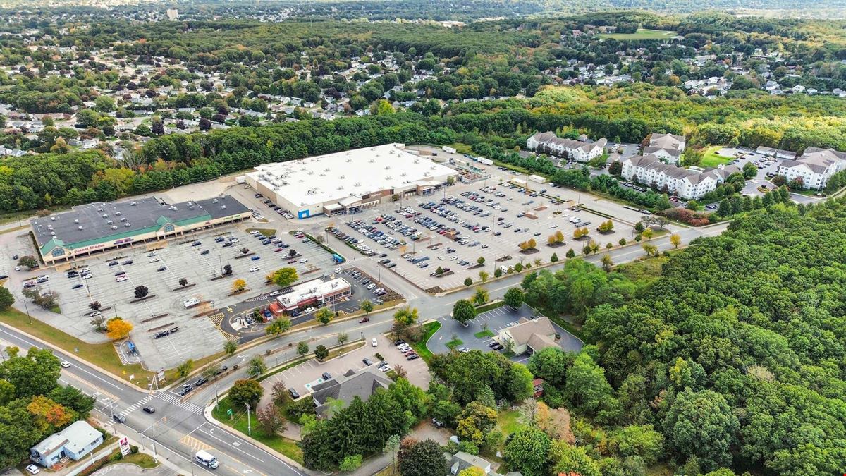 Cranston, RI - Independence Park Shopping Center