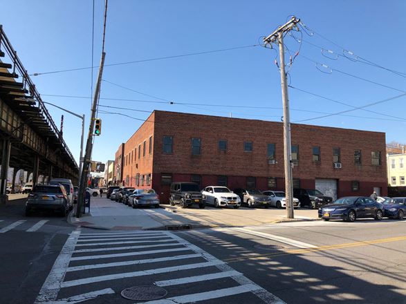 Preview of Industrial space for Rent at 250 AVENUE W.