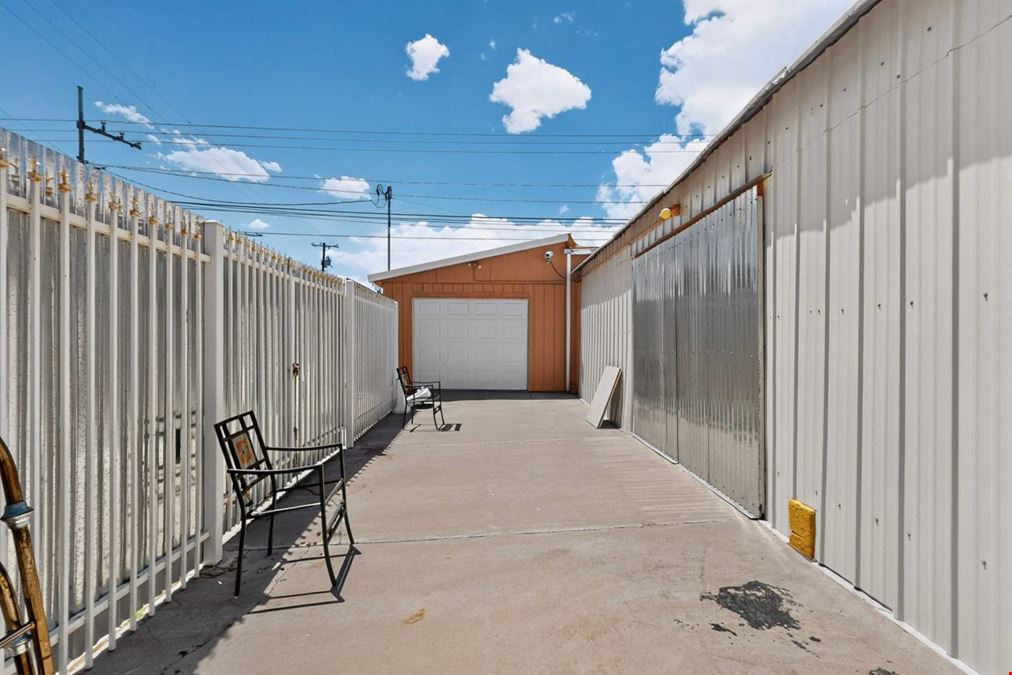 CONCRETE TILT UP WAREHOUSE SHOWROOM WITH GATED AND PAVED YARD