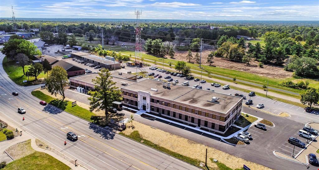 6035 N Knoxville Ave - Suites 103  & 105